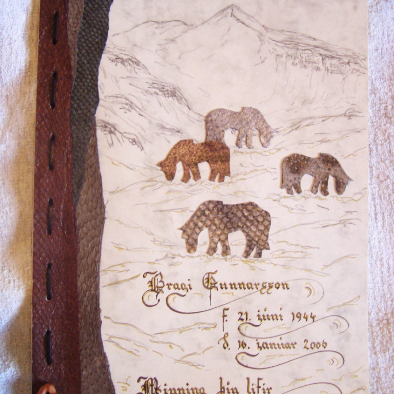 Myndanr. Z29 Gestabók, skreytt með roði.  Stæðrð A4. Marmarakarton 10 blöð með forsíðu.007 - Gestabók, skreytt með roði