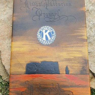 Myndanr. Z5 Bókarkápa úr nautsleðri, handsaumað, handskorið og handlitað.