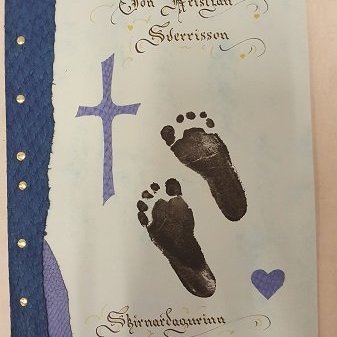 Myndanr. Z11 Skírnargestabók, skreytt með roði. Stærð A4, 10 blöð með forsíðu, lítil bæn skrautskrifuð innaní.