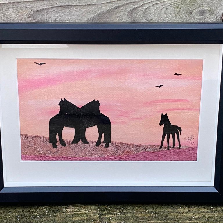 Vörunr. M2019-08-08. þurrpastel, þorskroð, laxaroð og heimagerðurpappír. Stærð 25x30 cm.   Verð. 9.500,-