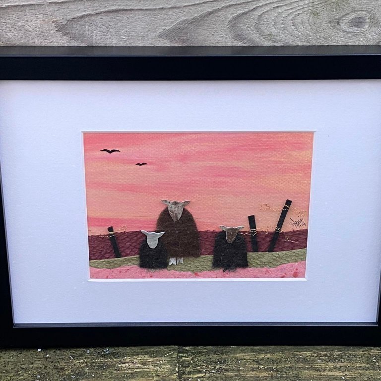 Vörunr. M2019-08-02.  Þurrpastel og laxaroð, hlýraroð, heimagerður pappír og flóki. Stærð 25x30 cm Verð. 6.500,-  seld.