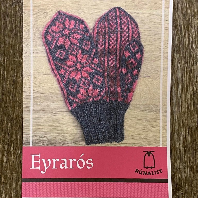 Uppskrift af dömuvettlingum fyrir sauða- eða lambaband.  Verð kr. 1200.- sendum frítt hvert á land sem er.  Veittur er 10% afsláttur ef keyptar eru 3 uppskriftir eða fleiri. Fáanleg á íslenksu, ensku, þýsku og dönsku.