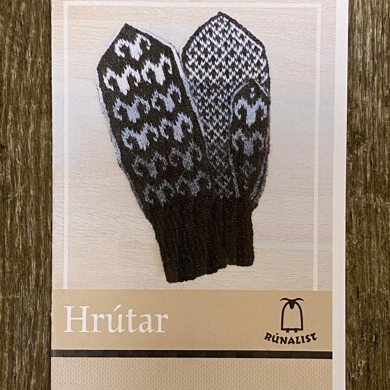 Uppskrift af herra-vettlingum fyrir sauða- eða lambaband.  Verð kr. 1200.- sendum frítt hvert á land sem er.   Veittur er 10% afsláttur ef keyptar eru 3 uppskriftir eða fleiri. Fáanleg á íslensku og dönsku.